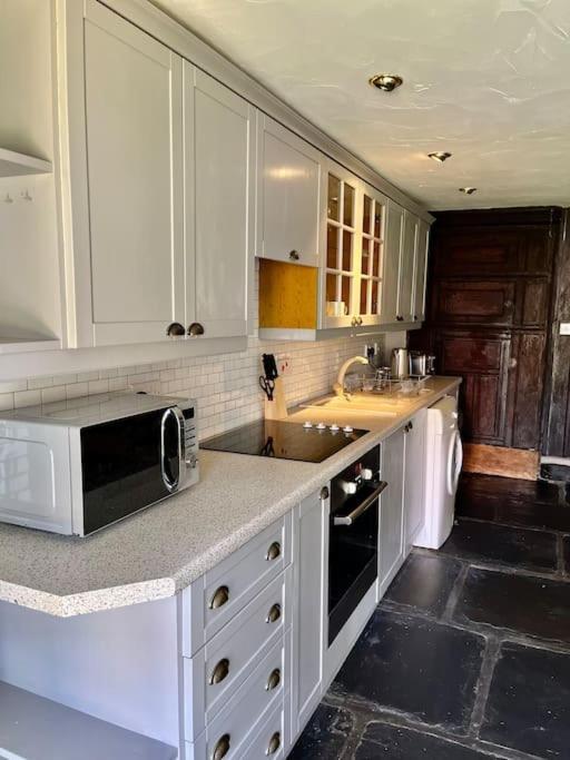 The Old Post Office, Cosy Grade II Listed 2 Bed Apartment Windermere Eksteriør bilde
